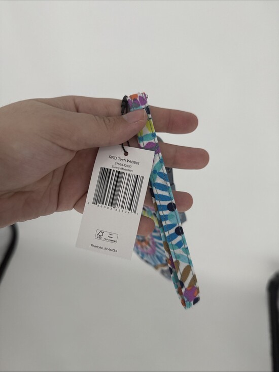 NWT Vera Bradley RFID Tech Wristlet - Sunny Medallion Print - Picture 4 of 7